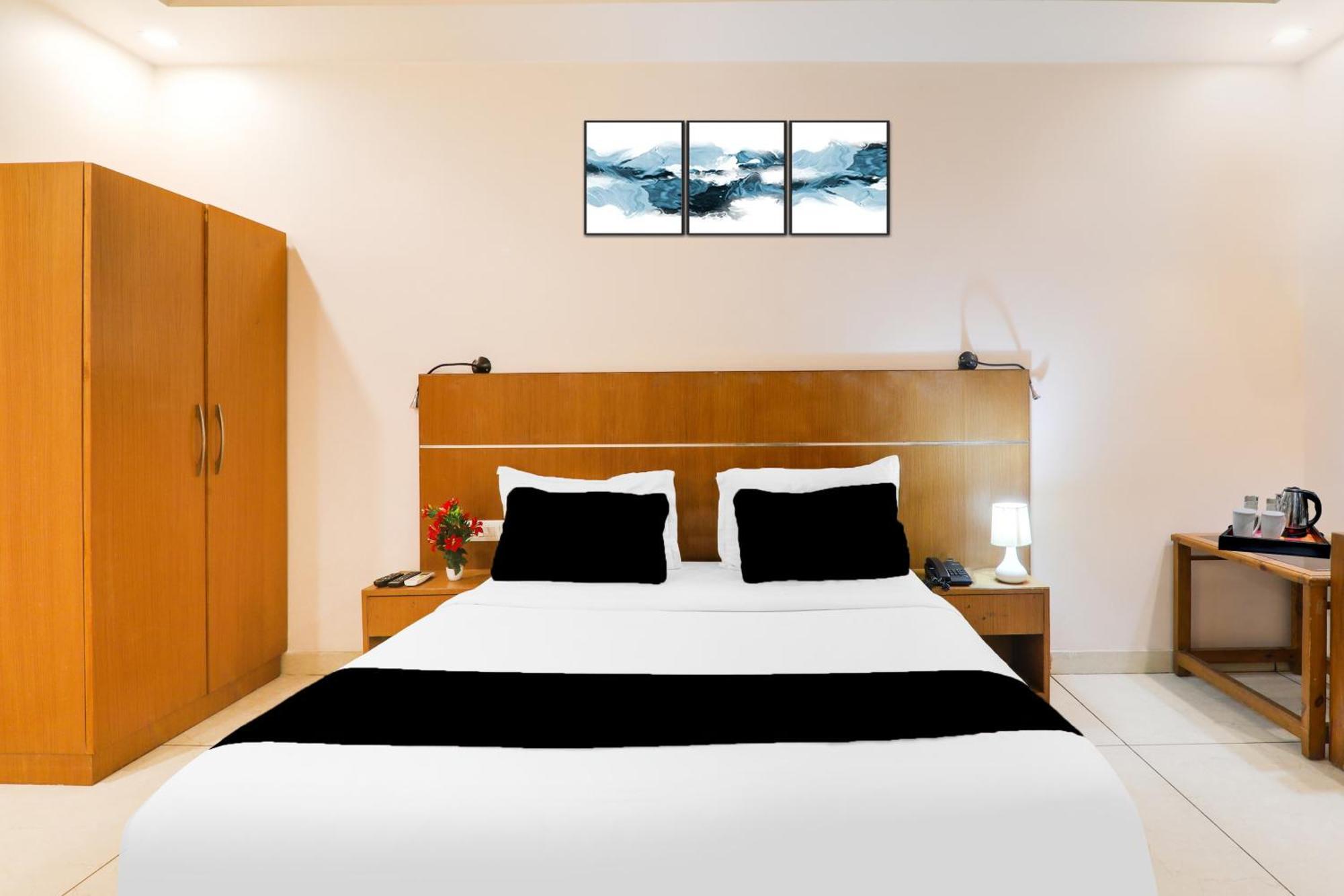 Super Townhouse Viraj Khand Formerly Veridian Inn Chinhat Buitenkant foto