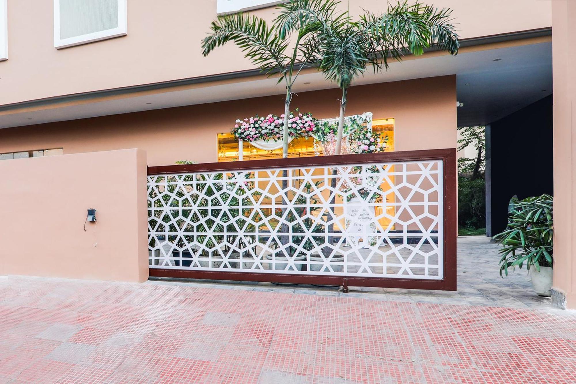 Super Townhouse Viraj Khand Formerly Veridian Inn Chinhat Buitenkant foto