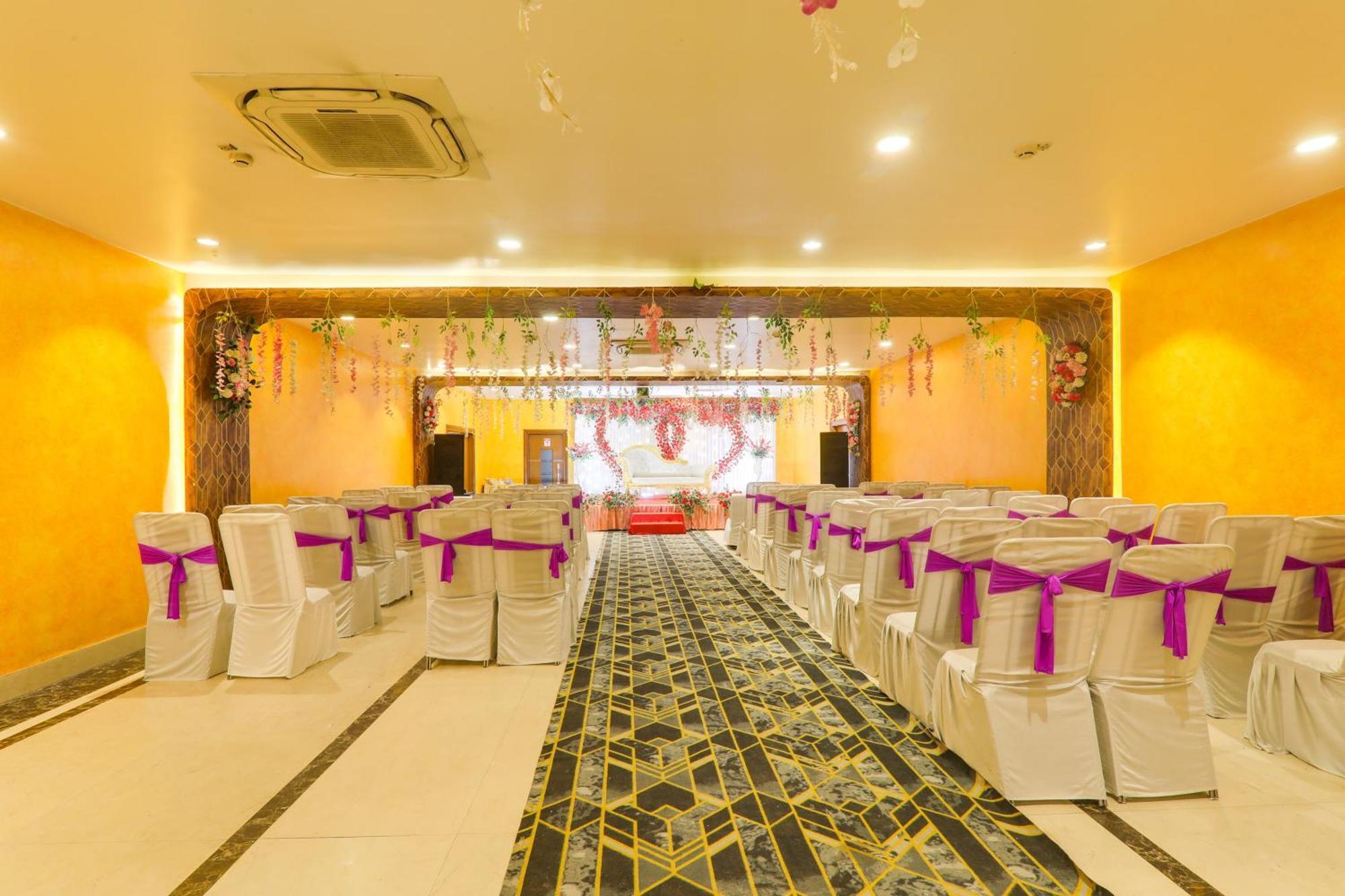 Super Townhouse Viraj Khand Formerly Veridian Inn Chinhat Buitenkant foto