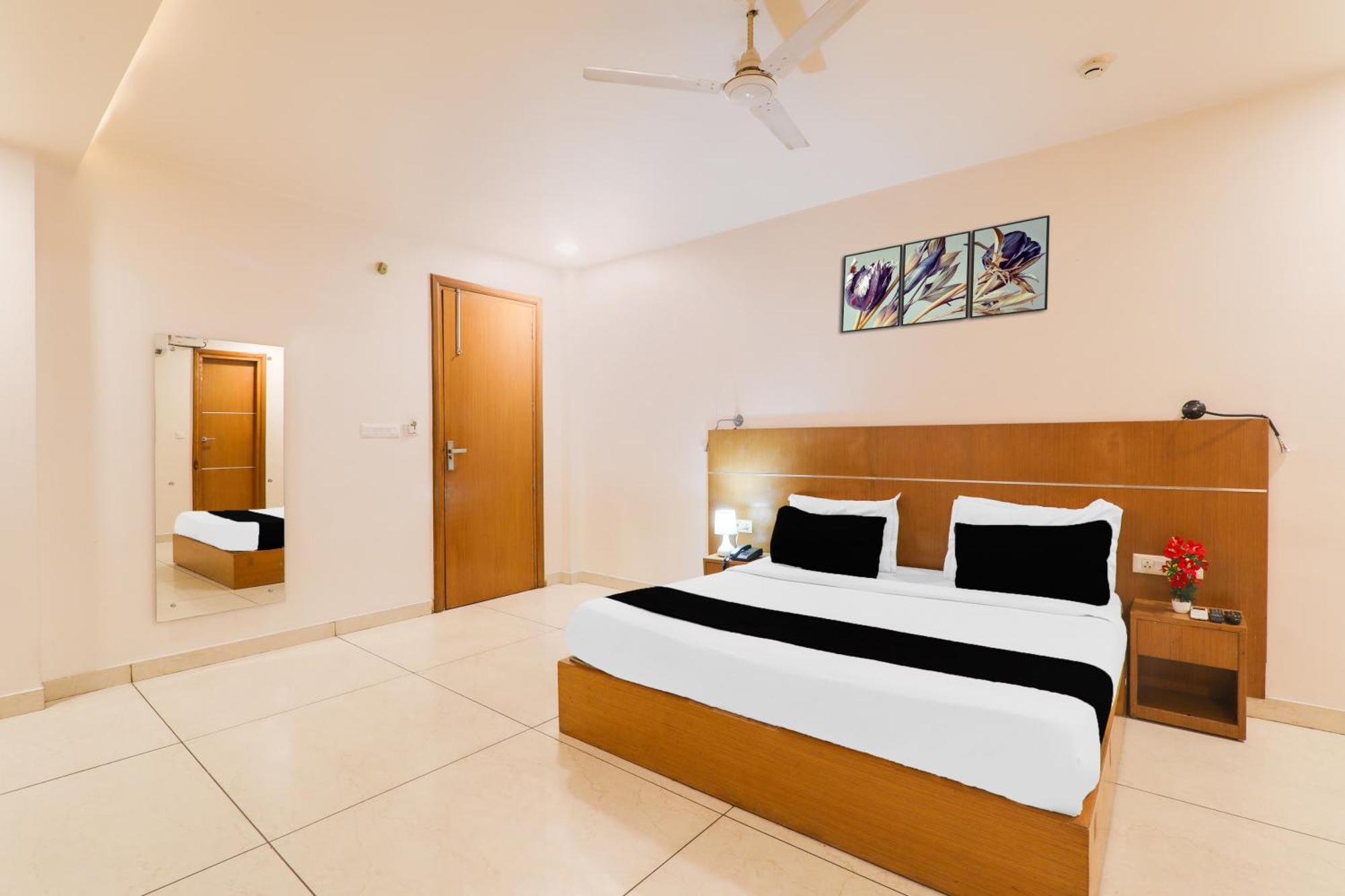 Super Townhouse Viraj Khand Formerly Veridian Inn Chinhat Buitenkant foto