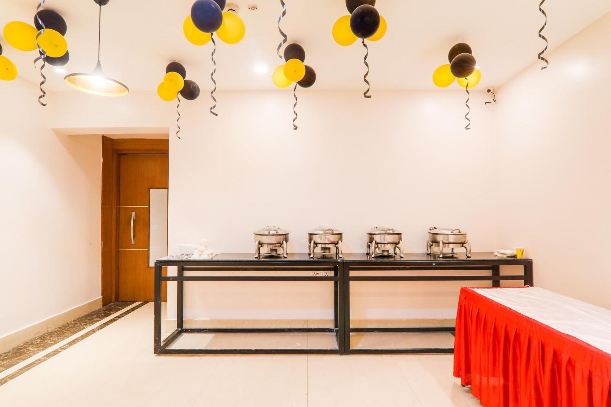 Super Townhouse Viraj Khand Formerly Veridian Inn Chinhat Buitenkant foto