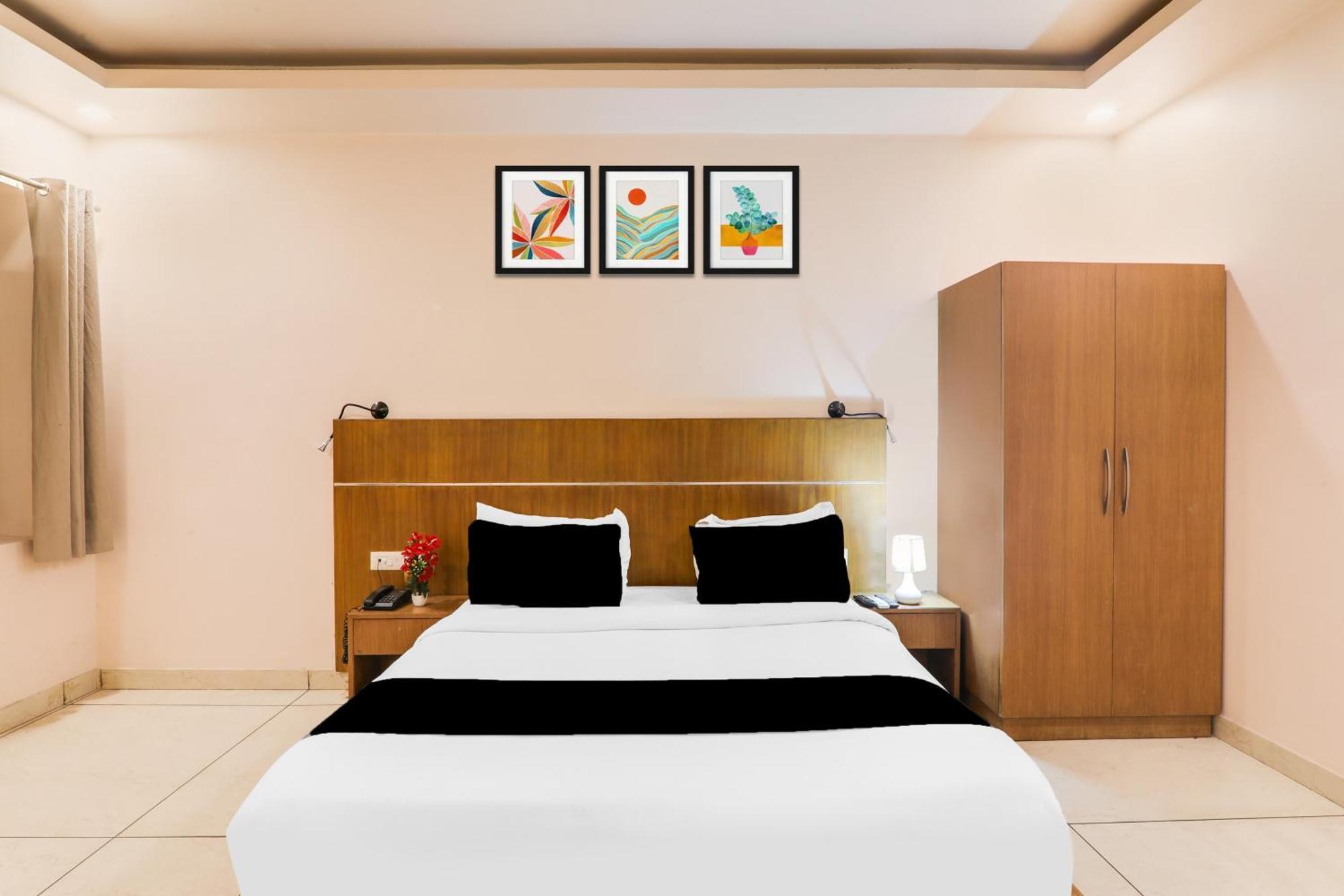 Super Townhouse Viraj Khand Formerly Veridian Inn Chinhat Buitenkant foto