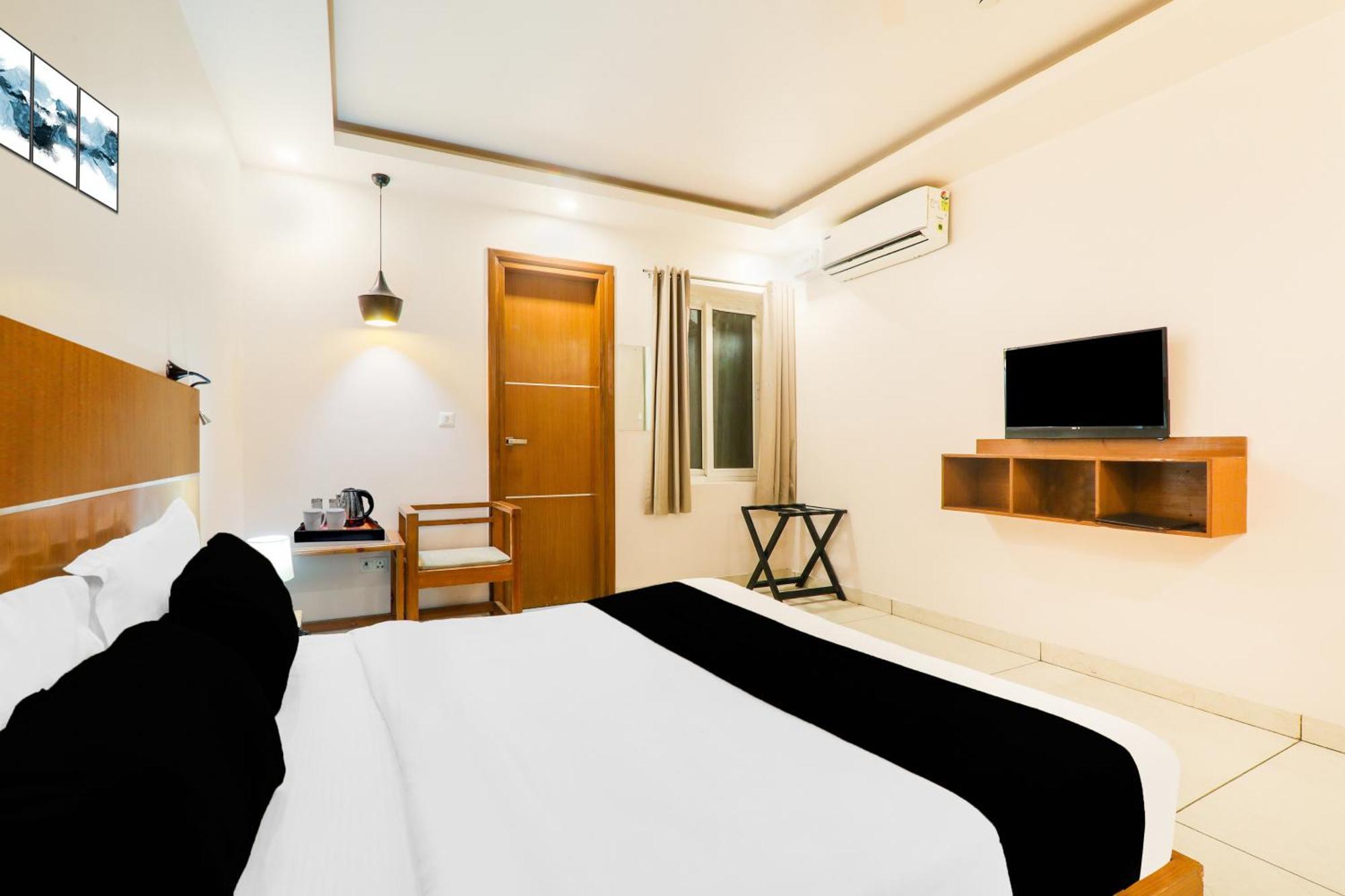 Super Townhouse Viraj Khand Formerly Veridian Inn Chinhat Buitenkant foto