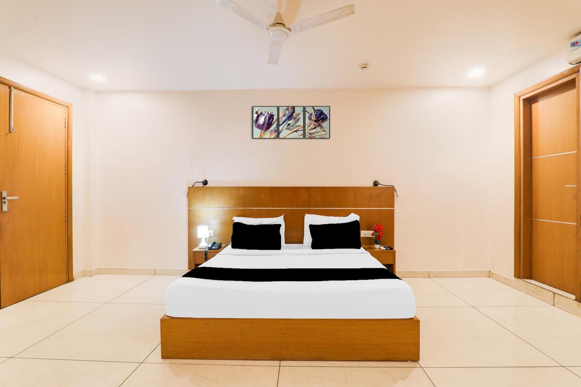 Super Townhouse Viraj Khand Formerly Veridian Inn Chinhat Buitenkant foto