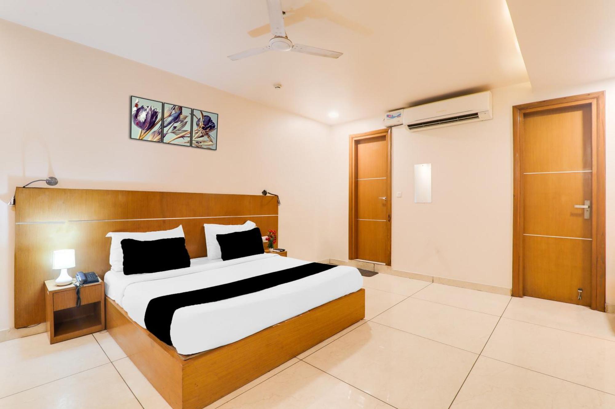 Super Townhouse Viraj Khand Formerly Veridian Inn Chinhat Buitenkant foto