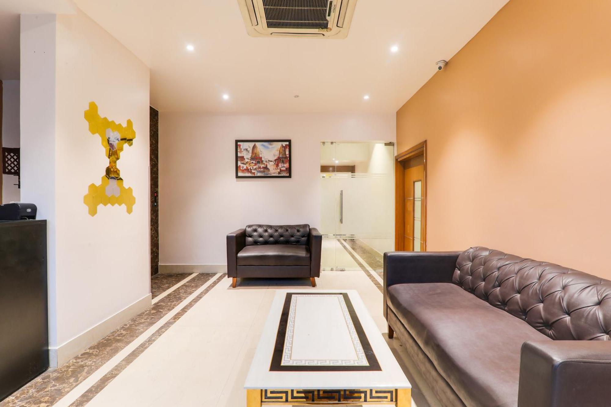 Super Townhouse Viraj Khand Formerly Veridian Inn Chinhat Buitenkant foto