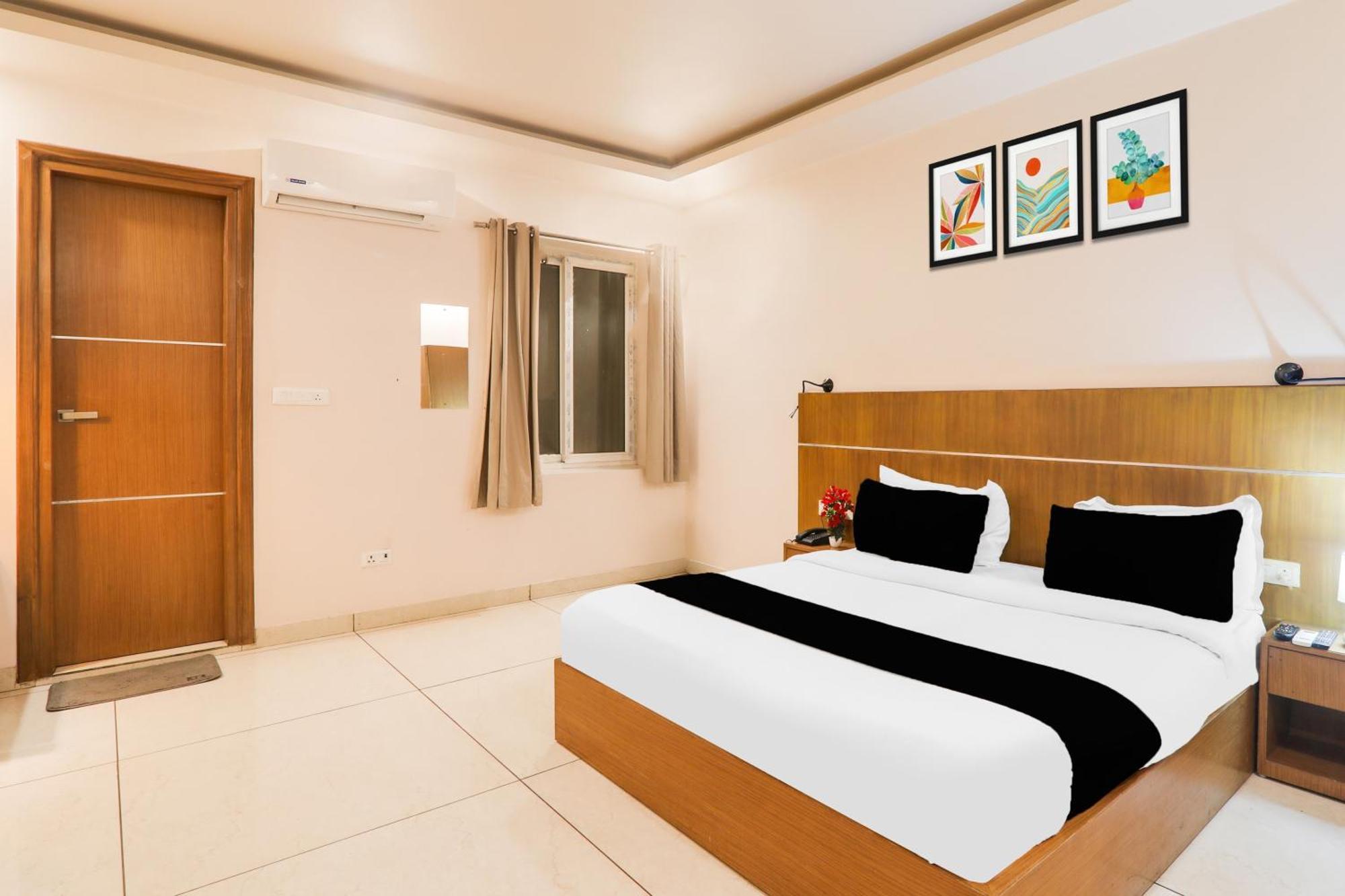 Super Townhouse Viraj Khand Formerly Veridian Inn Chinhat Buitenkant foto
